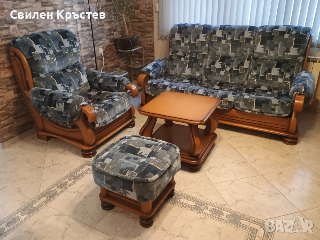 Луксозна холна гарнитура, съчетаваща класически и модернистичен стил.