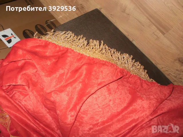 Голяма покривка за маса в червено с златни сърмени орнаменти, снимка 4 - Покривки за маси - 55656739