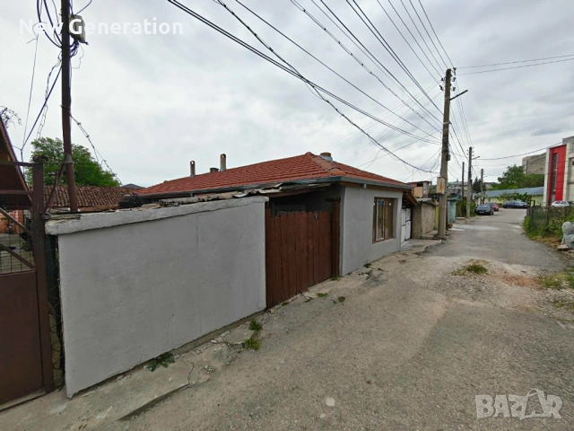 Къща в Центъра на гр.Силистра, на 100м от Дунавската градина, с нов покрив и дограма, 9 стаи