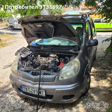 Тойота ярис версо.