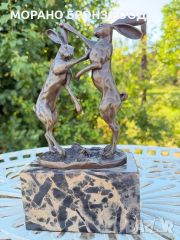 Масивна бронзова скулптура „Боксиращи се зайци“ – френска арт пластика (L'Art Bronze)