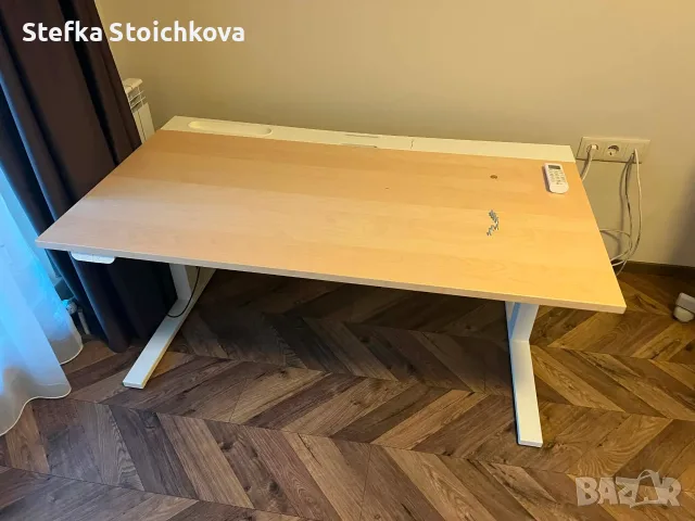 Регулируемо електрическо бюро MITTZON от ИКЕА