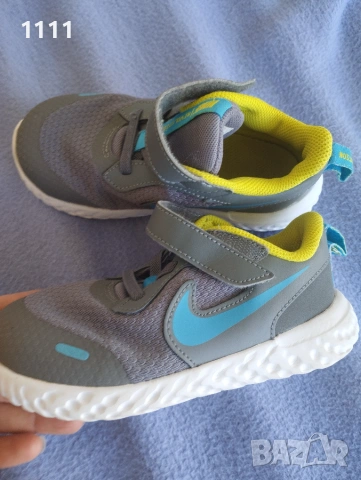 Летни Nike номер 27.