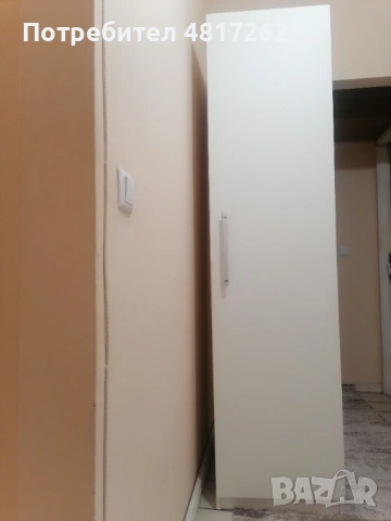 Продавам бял гардероб. 