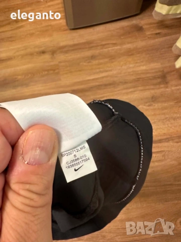 Нова дамска тениска Nike  Aeroadapt crop top in black , S размер, снимка 7 - Тениски - 54554351