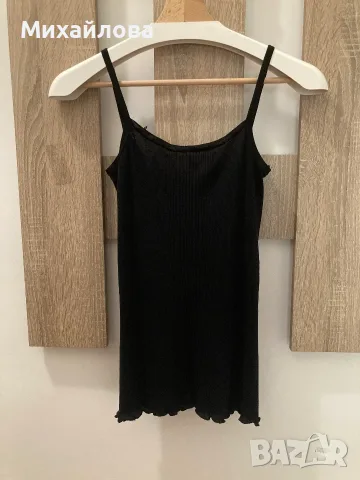 Черен топ на Guess, размер М, снимка 6 - Потници - 55496369