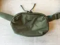 НОВА оригинална мъжка / унисекс зелена чанта / crossbody bag чантичка за кръста "банан" NIKE от САЩ, снимка 4