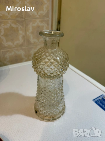 Ретро Стъклена Гарафа за Ракия/Вино – Релефно Стъкло (Соц период), снимка 2 - Прибори за хранене, готвене и сервиране - 54459052