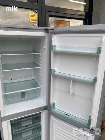 Дизайнерски червен хладилник с фризер Сименс, снимка 6 - Хладилници - 53997739