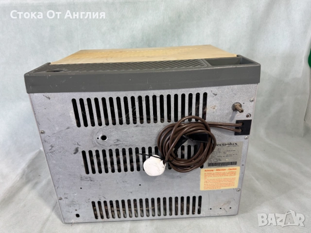 Хладилник / ракла / ток- Electrolux 12V-220V / ГАЗ / 33L, снимка 6 - Хладилници - 54774913