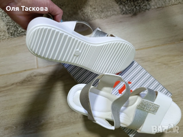 Сандали на платформа , снимка 2 - Дамски обувки на ток - 55074591