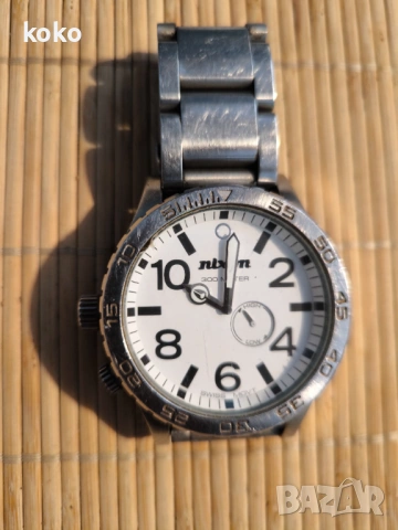 Часовник швейцарски Nixon 300м водоустойчив , снимка 4 - Мъжки - 53951550