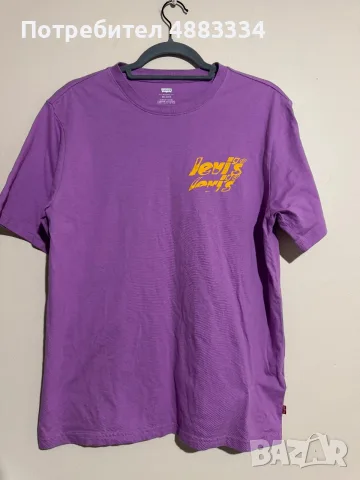 Levi’s T-Shirt.
