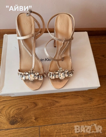 ASOS Луксозни дамски златисти сандали с камъни, снимка 8 - Сандали - 54090462