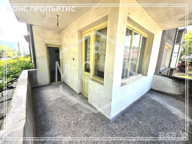 Триетажна къща тип кооперация с двор и гаражи за продажба в гр. Севлиево, с. П. Славейков., снимка 13 - Къщи - 54817848