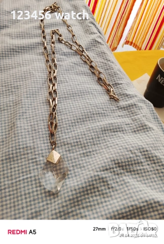 Колие със голям кристал