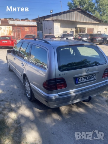 Продавам Мерцедес Е 220 CDI, снимка 3 - Автомобили и джипове - 55682432
