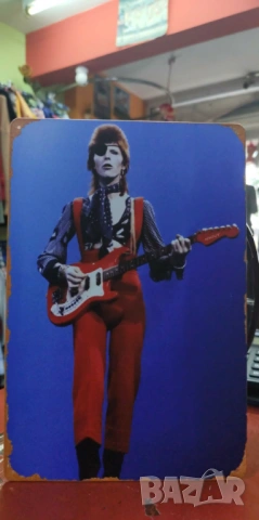 David Bowie 1977-метална табела(плакет), снимка 2 - Китари - 54488291