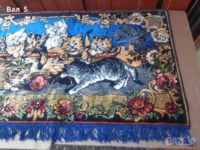 Стар плюшен ковьор с котета, снимка 4 - Антикварни и старинни предмети - 55190430