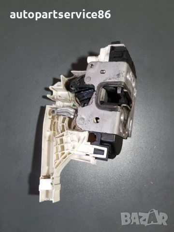 Заключващ механизъм за предна дясна врата за Mercedes W906 Sprinter (2010) A9067201835, снимка 3 - Части - 54158700