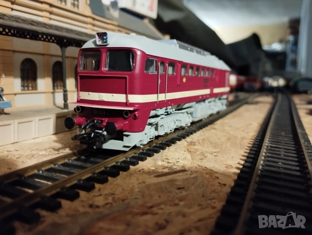 Дизелов локомотив Roco BR120 HO 1/87