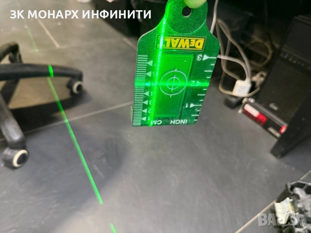 Лазерен нивел DEWALT DCE089G, снимка 4 - Други инструменти - 54058069