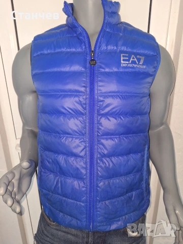 Олекотен мъжки елек EA7 Emporio Armani в кралско син цвят размерS/M като нов