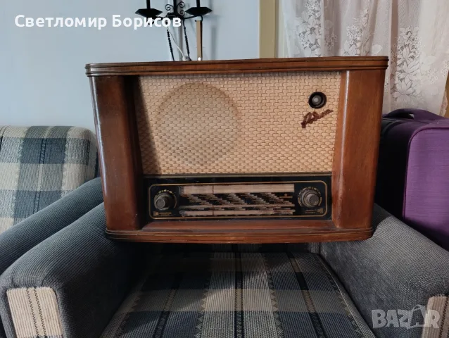 Продавам стар лампов радиоапарат