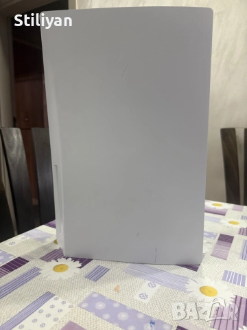 PlayStation 5 (PS5) конзола с 2 контролера и 4 игри (Spider-Man, FIFA 23, GTA V, Star Wars), снимка 2 - PlayStation конзоли - 55599418