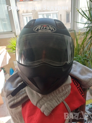 Продавам  италианска  мото  каска Airoh Helmet