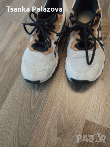 Дамски маратонки Asics 36 номер , снимка 2 - Маратонки - 54714540