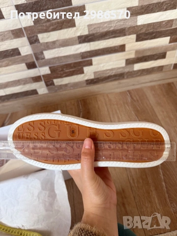 Дамски маратонки Guess, снимка 7 - Маратонки - 54492337