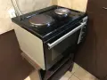 Продавам  малка  печка  на  ток  с  2 котлона и фурна ., снимка 1