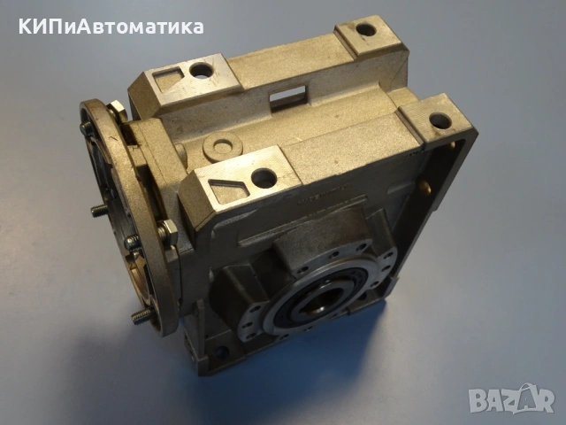 Червячен редуктор Lenze PQ75FB31C30T/B14B8 worm reducer size-75 i=31, снимка 2 - Резервни части за машини - 54579712