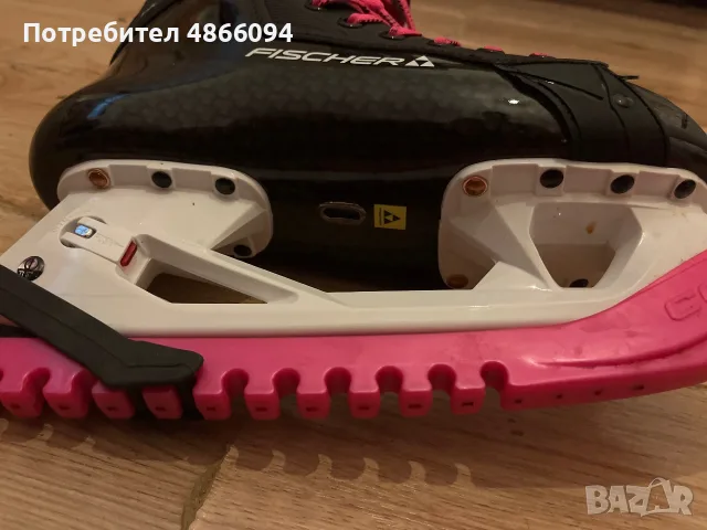 Продават се хокейни кънки