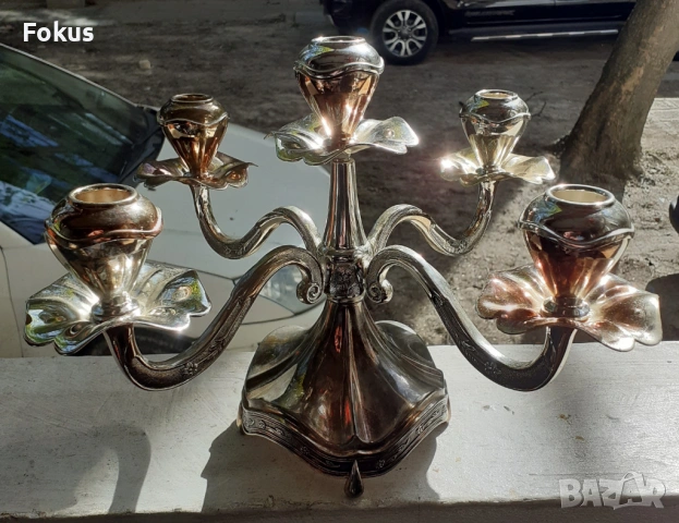 Страхотен модерен и изящен посребрен свещник