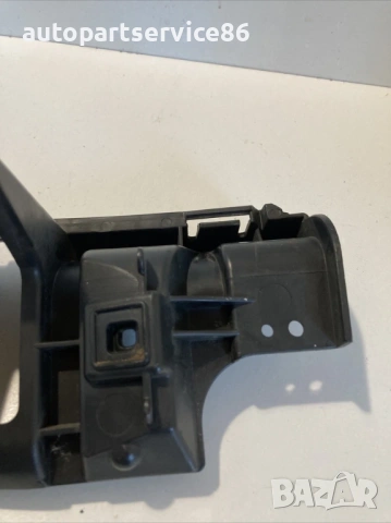 Заден десен държач за броня за Volvo C30 1.6 TDI (2012) 30657219, снимка 2 - Части - 54063784