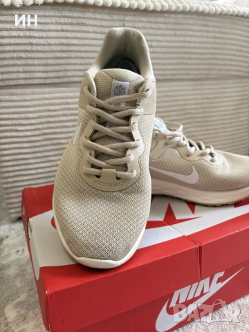 Оригинални маратонки Nike, снимка 2 - Маратонки - 55556211
