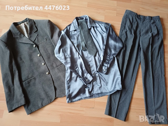 Мъжко сако, риза, вратовръзка, панталон.