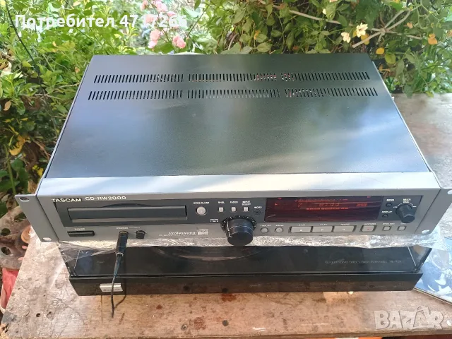 Tascam CD-RW2000 Professional CD Player , снимка 3 - Аудиосистеми - 55453283