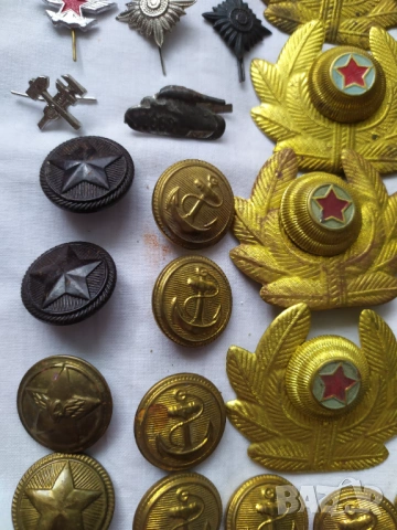 Множество военни кокарди, вензели и копчета , снимка 3 - Антикварни и старинни предмети - 54630549