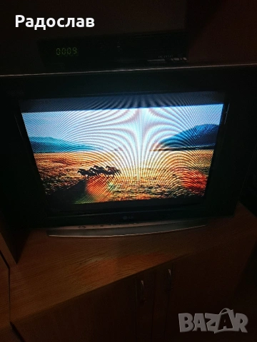 Портативен цветен телевизор LG, снимка 2 - Телевизори - 54305593