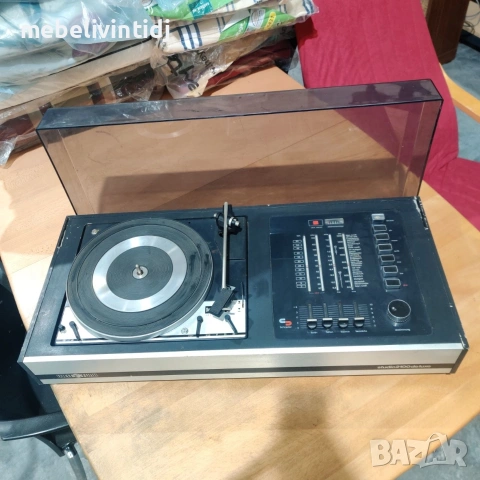 Ретро грамофон с радио от серията Wega Studio 211