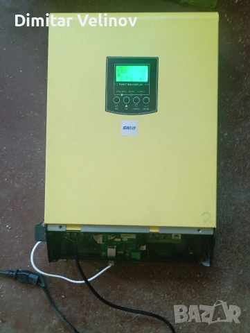 Хибриден инвертор EA Sun 5.5 kw за части има повреда не разпознава батерията и дава грешка