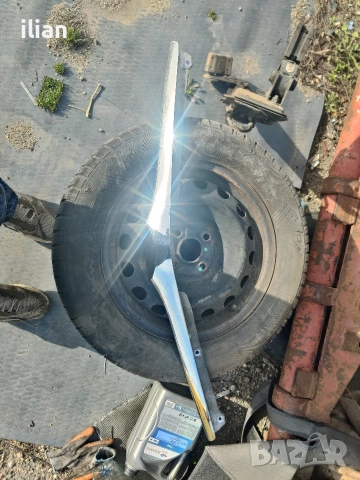 лайсна преден капак corolla verso