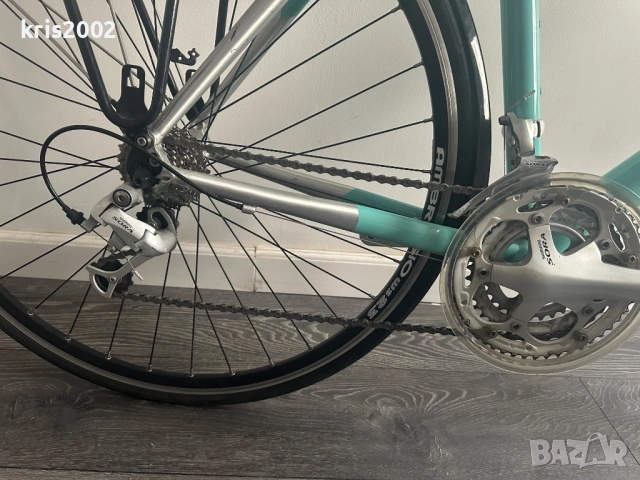 Велосипед Bianchi Via delle BATTAGLIE – Оригинален, Хибрид, Shimano Sora, снимка 11 - Велосипеди - 54380311