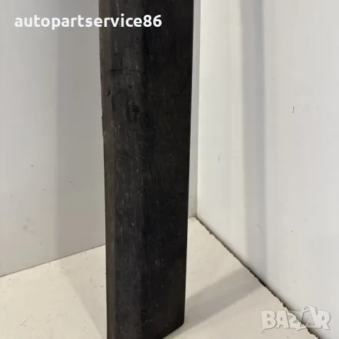 Предна дясна долна лайстна / Декоративна лайстна на вратата за Volvo XC60 2.4 TDI (2011) OEM 3129484, снимка 2 - Части - 55654641