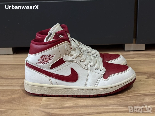 Кецове Nike Air Jordan 1 Mid Reverse Chicago, снимка 6 - Маратонки - 54403687