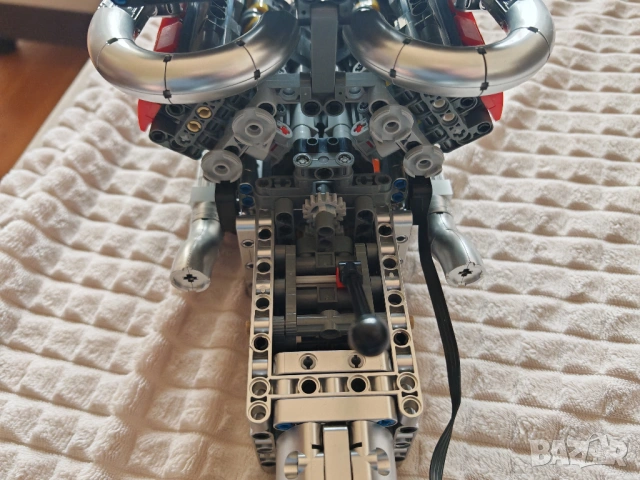 Mould King 10203 V8 Engine & Transmission Technic Lego, снимка 2 - Колекции - 54497076