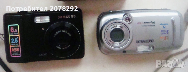 Два фотоапарата Samsung.